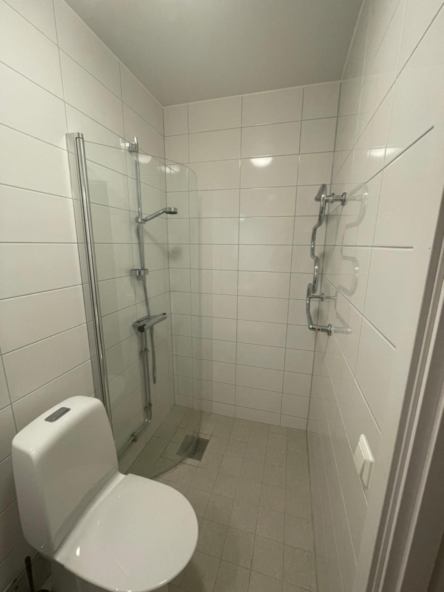 Newly Built Bright Apartment, Close To Everything If You Want To Visit Stockholm, You Will Find The Perfect Accommodation Here! Ferry Line 80 Makes It Very Convenient And Easy To Get To The City Center Nacka Bagian luar foto