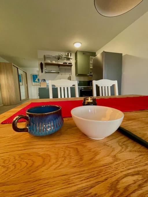 Newly Built Bright Apartment, Close To Everything If You Want To Visit Stockholm, You Will Find The Perfect Accommodation Here! Ferry Line 80 Makes It Very Convenient And Easy To Get To The City Center Nacka Bagian luar foto