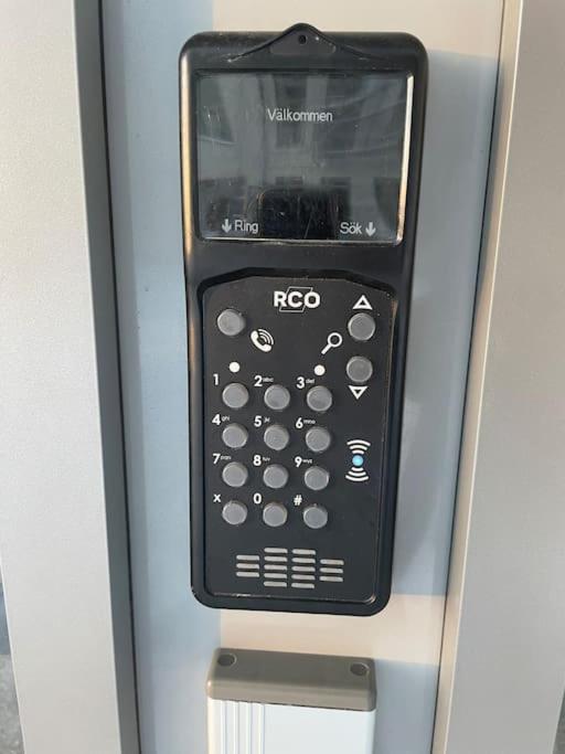 Newly Built Bright Apartment, Close To Everything If You Want To Visit Stockholm, You Will Find The Perfect Accommodation Here! Ferry Line 80 Makes It Very Convenient And Easy To Get To The City Center Nacka Bagian luar foto
