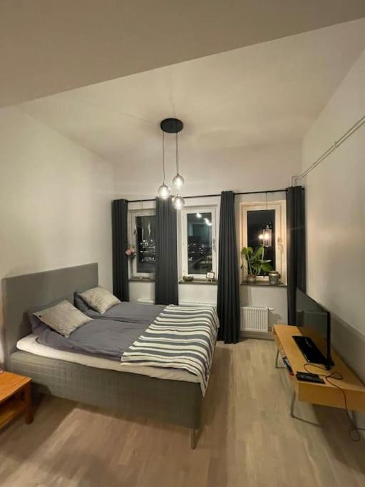 Newly Built Bright Apartment, Close To Everything If You Want To Visit Stockholm, You Will Find The Perfect Accommodation Here! Ferry Line 80 Makes It Very Convenient And Easy To Get To The City Center Nacka Bagian luar foto