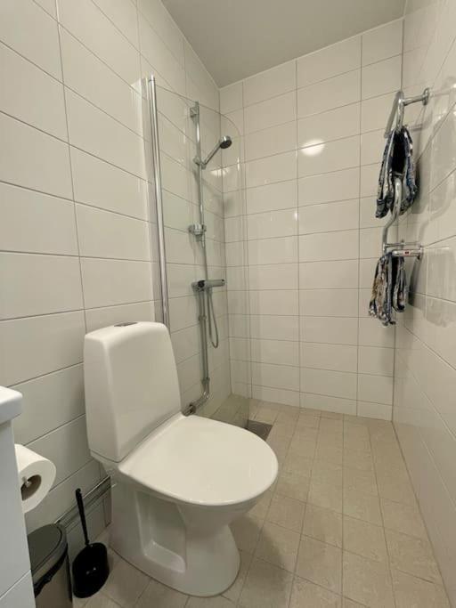 Newly Built Bright Apartment, Close To Everything If You Want To Visit Stockholm, You Will Find The Perfect Accommodation Here! Ferry Line 80 Makes It Very Convenient And Easy To Get To The City Center Nacka Bagian luar foto