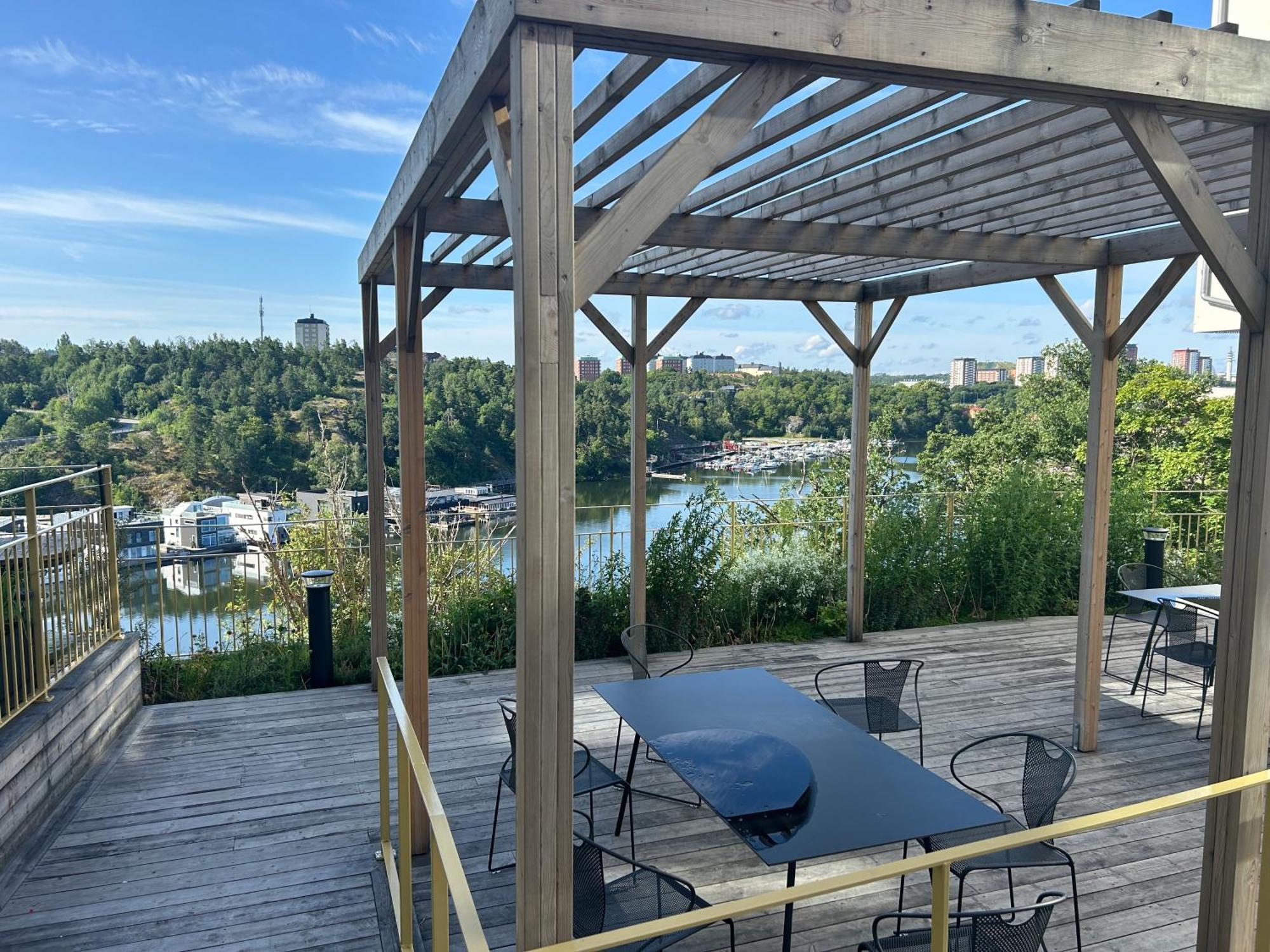 Newly Built Bright Apartment, Close To Everything If You Want To Visit Stockholm, You Will Find The Perfect Accommodation Here! Ferry Line 80 Makes It Very Convenient And Easy To Get To The City Center Nacka Bagian luar foto
